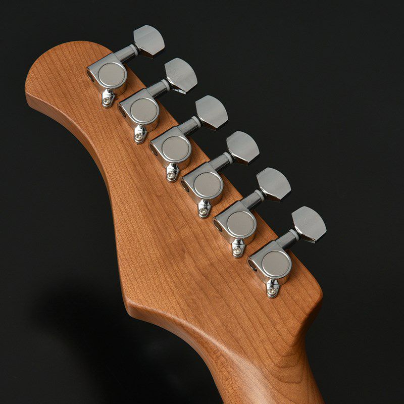 Bacchus】Universe Seriesのローステッドメイプルネックを採用したST