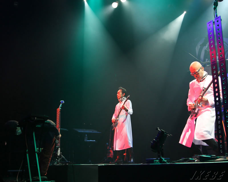 LIVE 核P-MODEL『パラレル・コザック』驚愕のライブ&機材レポート！