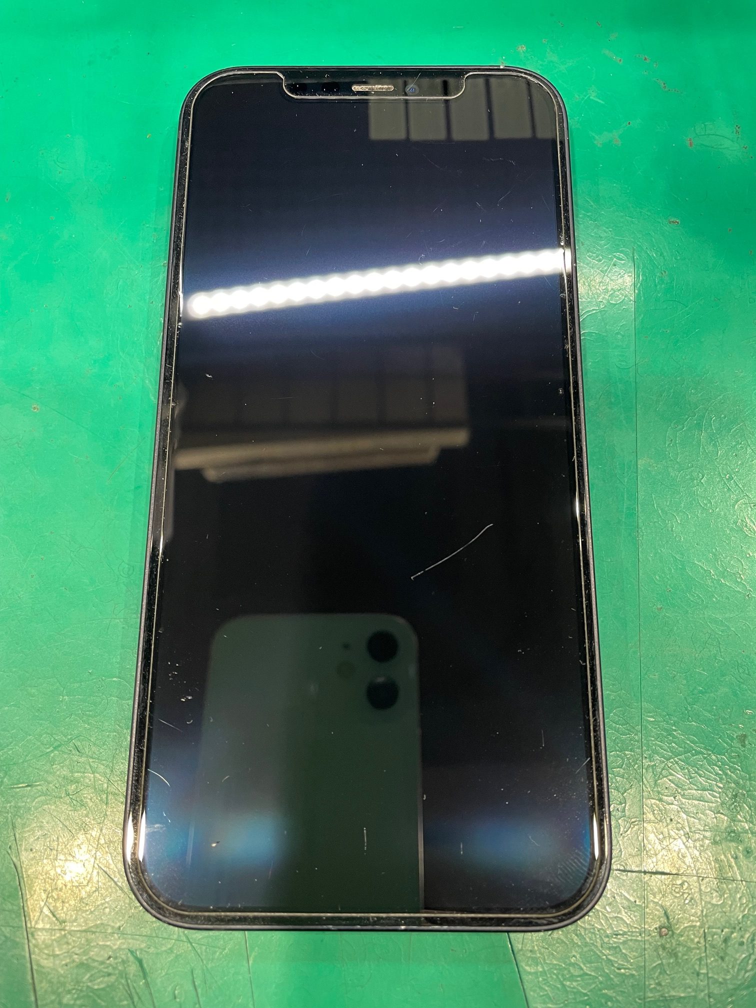 iPhone12画面表示不良修理を承りました！ | iPhone修理アイサポ 修理事例