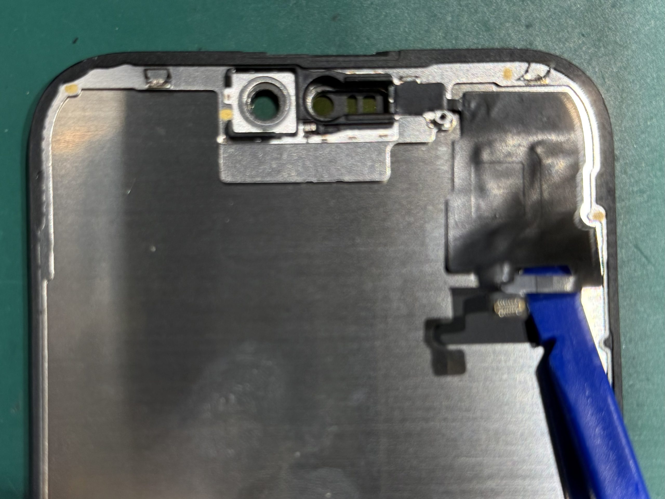 iPhone16ProMax フロントパネル交換修理を承りました！ | iPhone修理