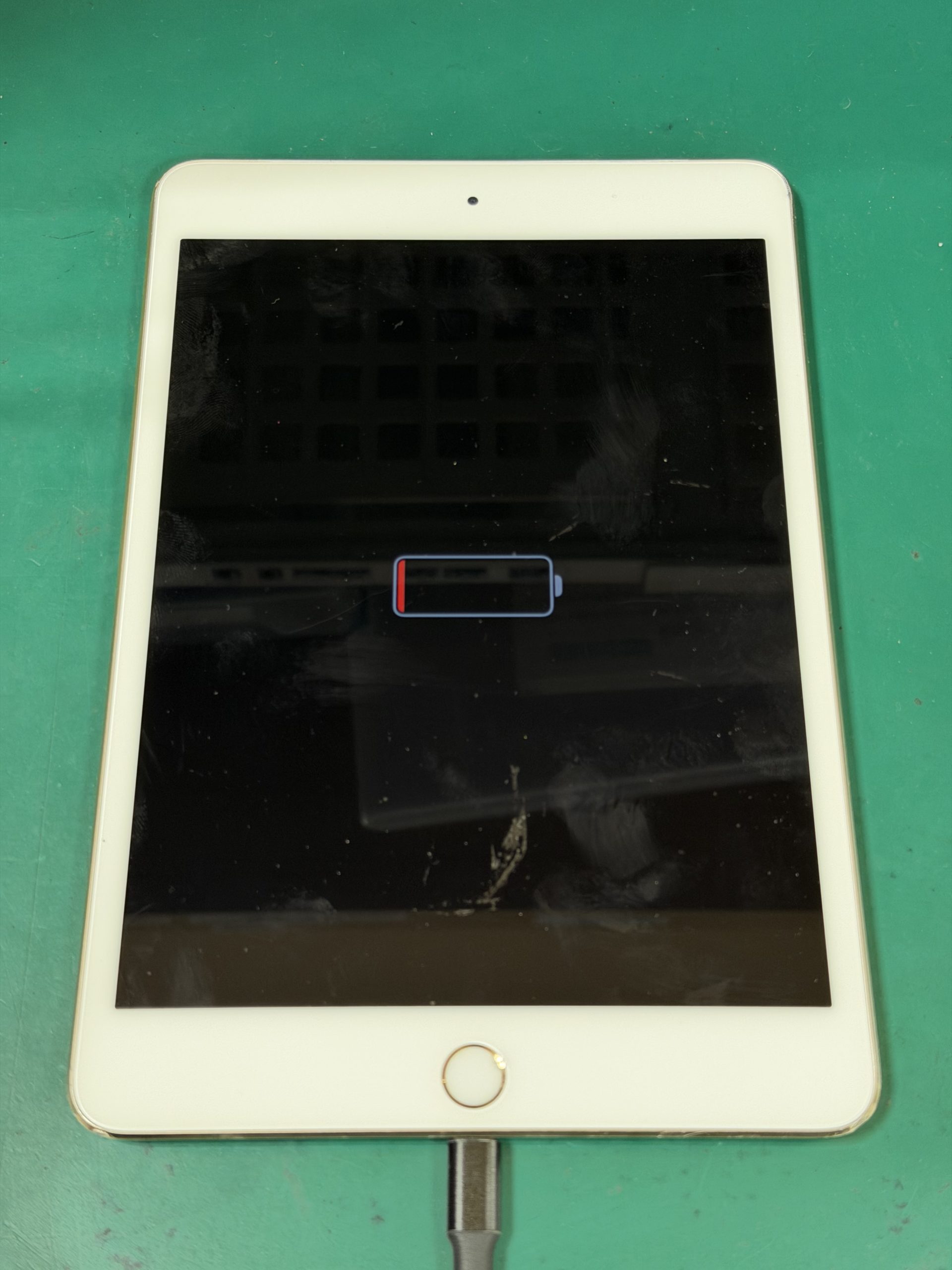 iPad mini4のバッテリー交換を承りました！
