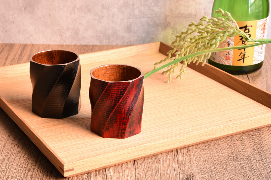 酒カップ らせん 赤/黒 木製 漆塗り FC13-6/8 漆器の井助