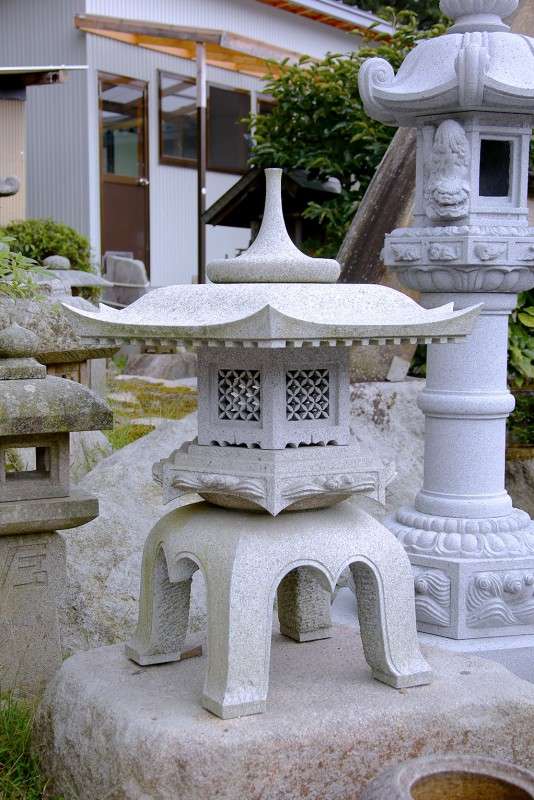 灯篭の販売：六角雪見型 | 石の相談所 いしたけ（石嶽石工業有限会社）