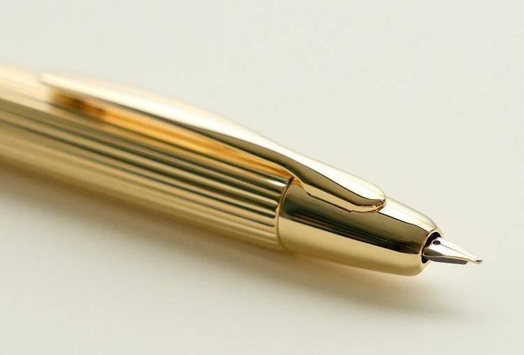 新製品／伊東屋限定】表情豊かなゴールドの輝き ワンノックで筆記可能