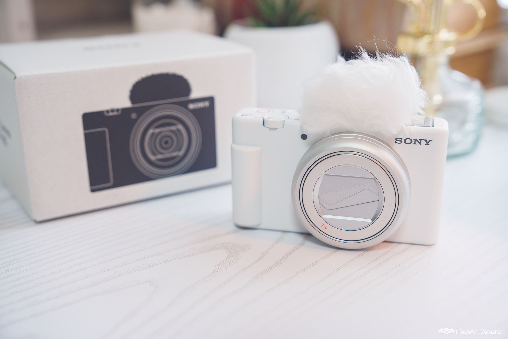 超広角とVLOG特化に進化して扱いやすくなった！ VLOGCAM ZV-1 II（ZV