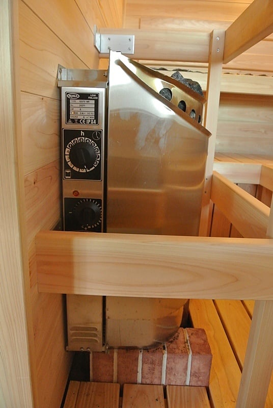 サウナストーブ設置例｜泉興産株式会社│業務用サウナ│家庭用サウナ