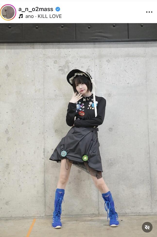 あのちゃん、ミニ丈ワンピのコーデで「激カワ」神スタイルに釘付け