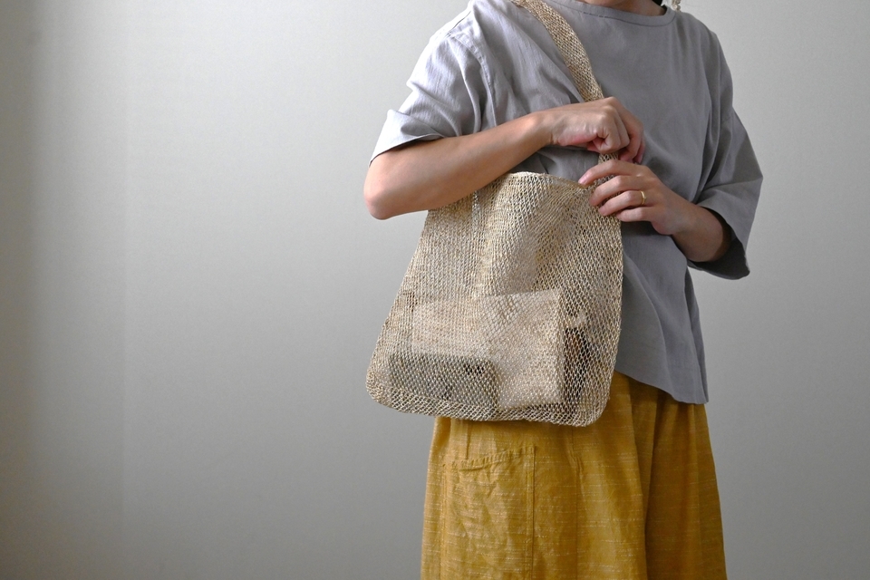 ラオスの手仕事 ひとつづきで編んだ葛のバッグ - ウェブショップ