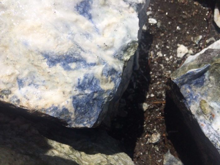 糸魚川石「イトイガワアイト」 – 日本糸魚川翡翠協会