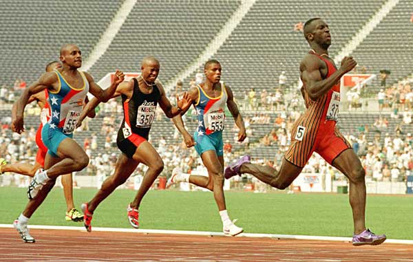 マイケル・ジョンソン（米国）＝19秒66 …：男子200メートルの