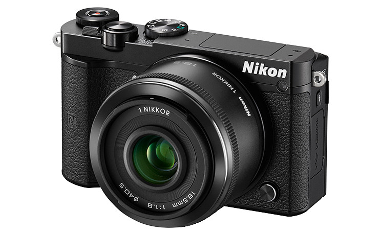 本格仕様を小型・軽量ボディーに凝縮したレンズ交換式アドバンスト