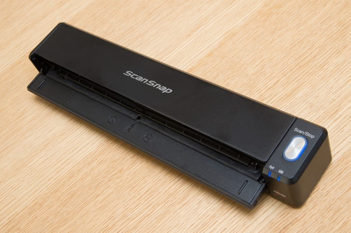 WiFiとバッテリー装備の最強モバイルスキャナ 富士通『ScanSnap iX100