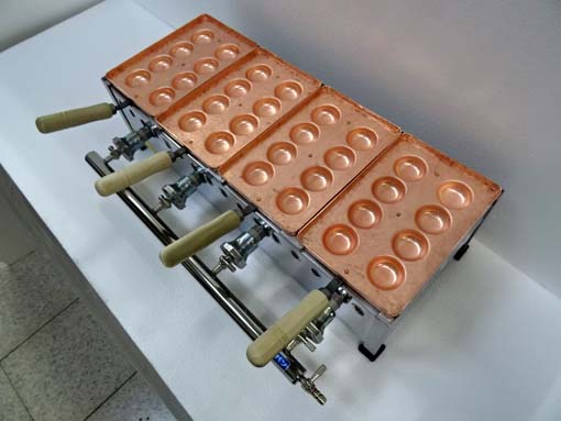 明石焼き器（手打ち銅板鍋付） 8穴x4連