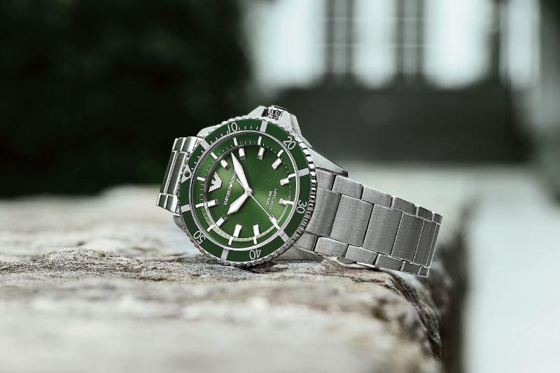 スタイリッシュなダイバーズウォッチ｜エンポリオ アルマーニフェア