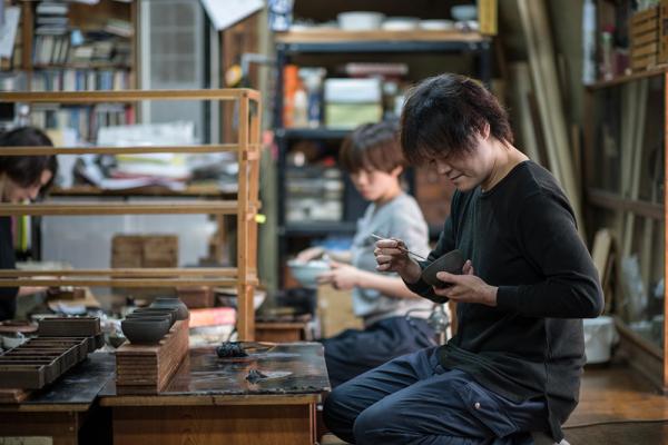 西洋と東洋の垣根を越えた自由な発想。漆器の新たな地平を切り拓く