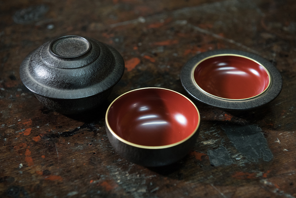 西洋と東洋の垣根を越えた自由な発想。漆器の新たな地平を切り拓く