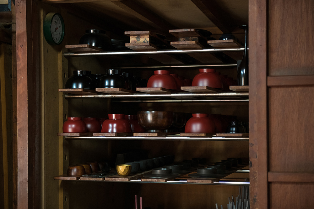 西洋と東洋の垣根を越えた自由な発想。漆器の新たな地平を切り拓く