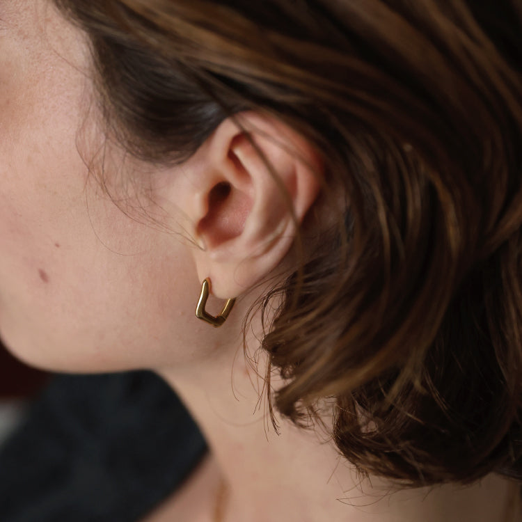 ダガーピアス GD