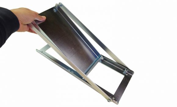 バイクトランポに必須アイテム！置くだけのESタイヤストッパーで