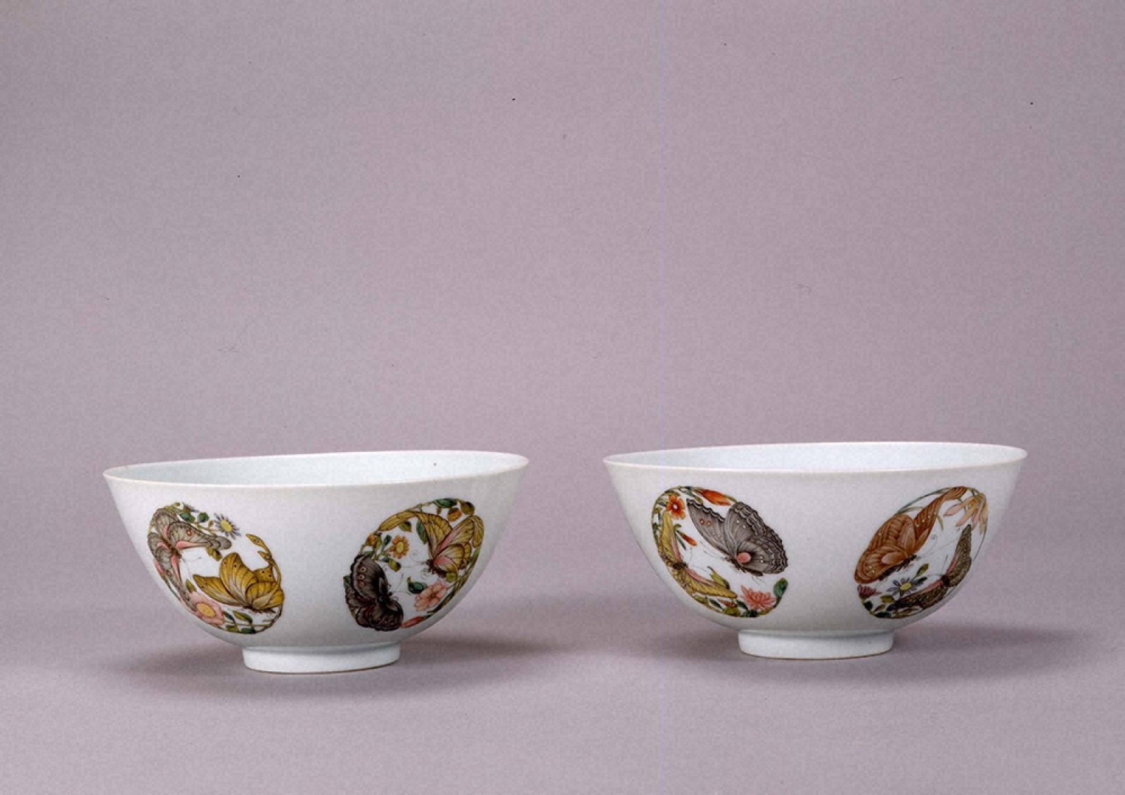 粉彩団蝶文碗｜展示中の日本・東洋のやきもの｜コレクション｜岡田美術館