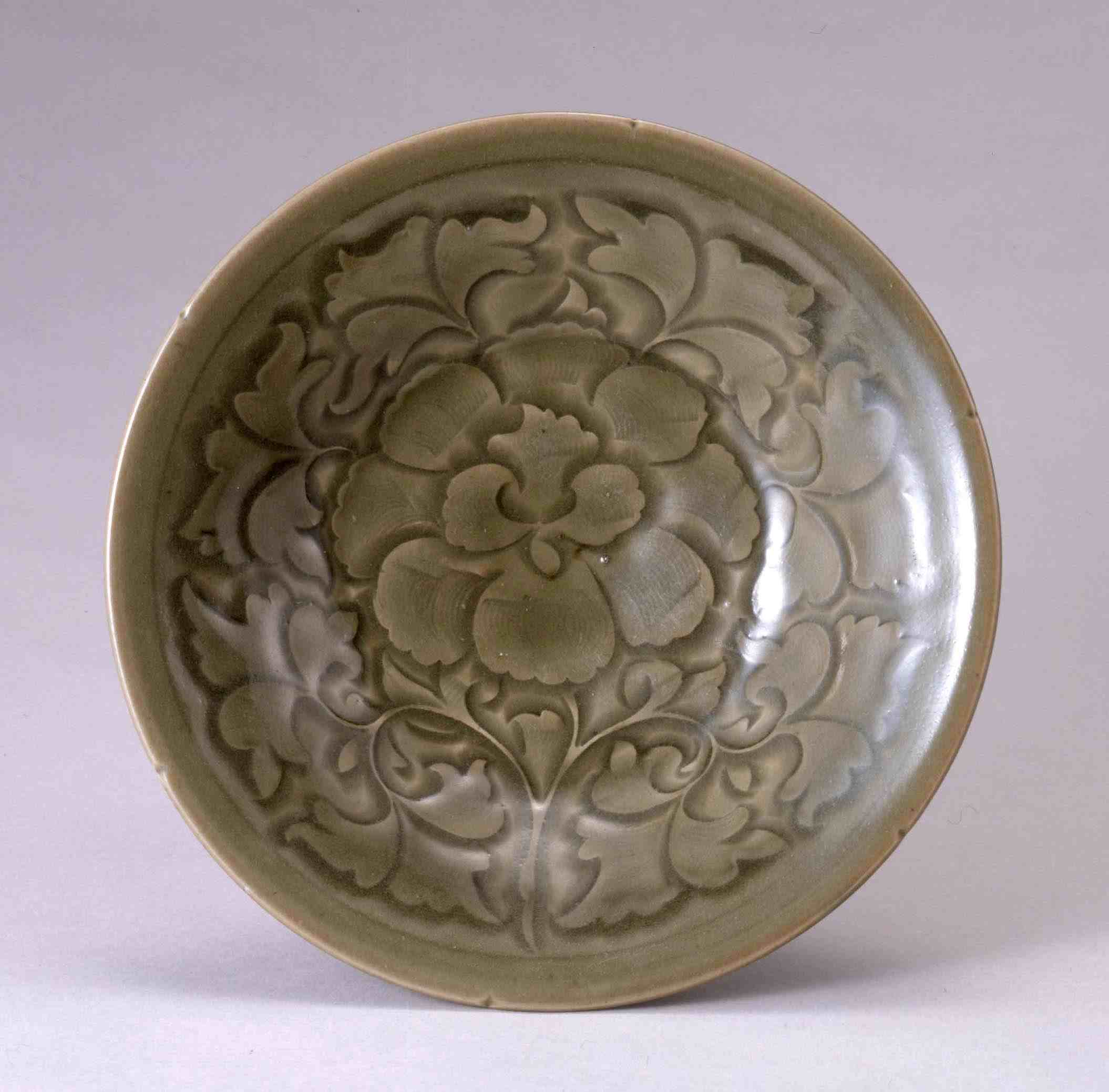 青磁刻花牡丹文鉢｜展示中の日本・東洋のやきもの｜コレクション｜岡田