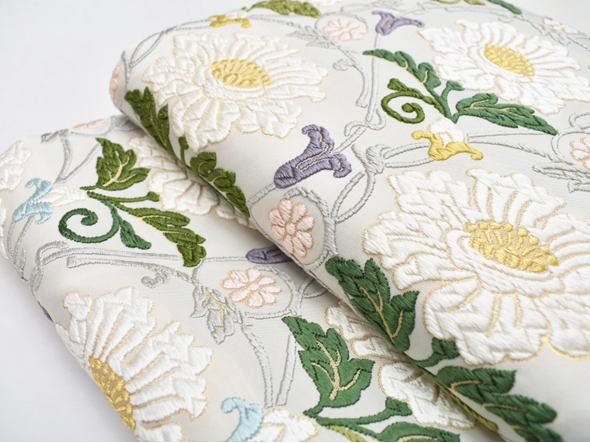 織文意匠鈴木 唐綾錦袋帯(蔓唐草牡丹文様・白) | 商品紹介 | 染と織