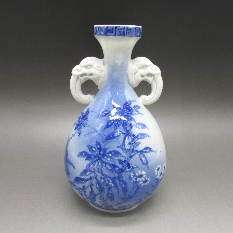 瀬戸焼 加藤勘四郎 染付風景文花瓶 - 敬誠アート [ 公式 ]