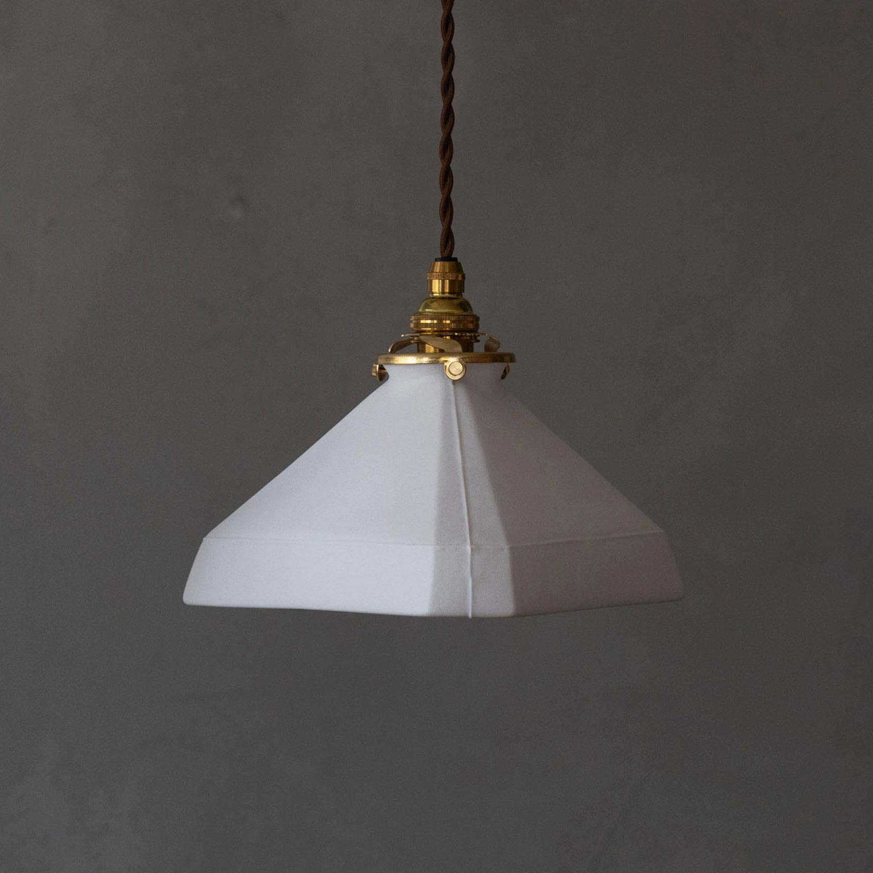 飛松灯器 M・Lサイズ｜ペンダントランプ｜オルネ ド フォイユ公式