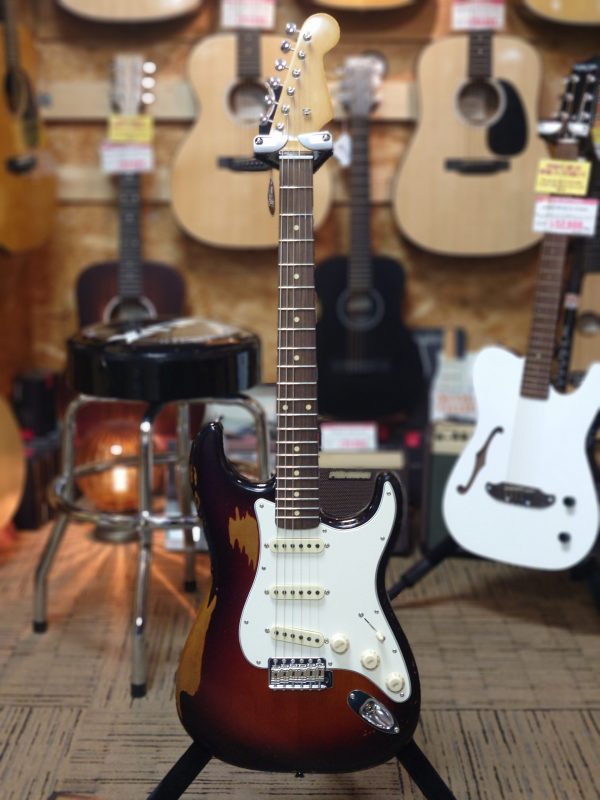 突如入荷した、ブランドロゴのないストラトタイプの正体とは