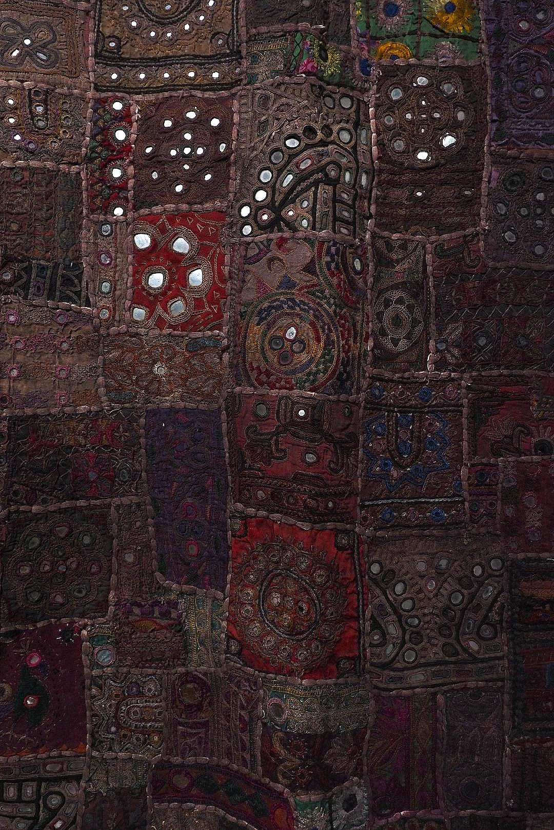 インド ミラーワーク刺繍アップリケタペストリー - アジアの布専門店