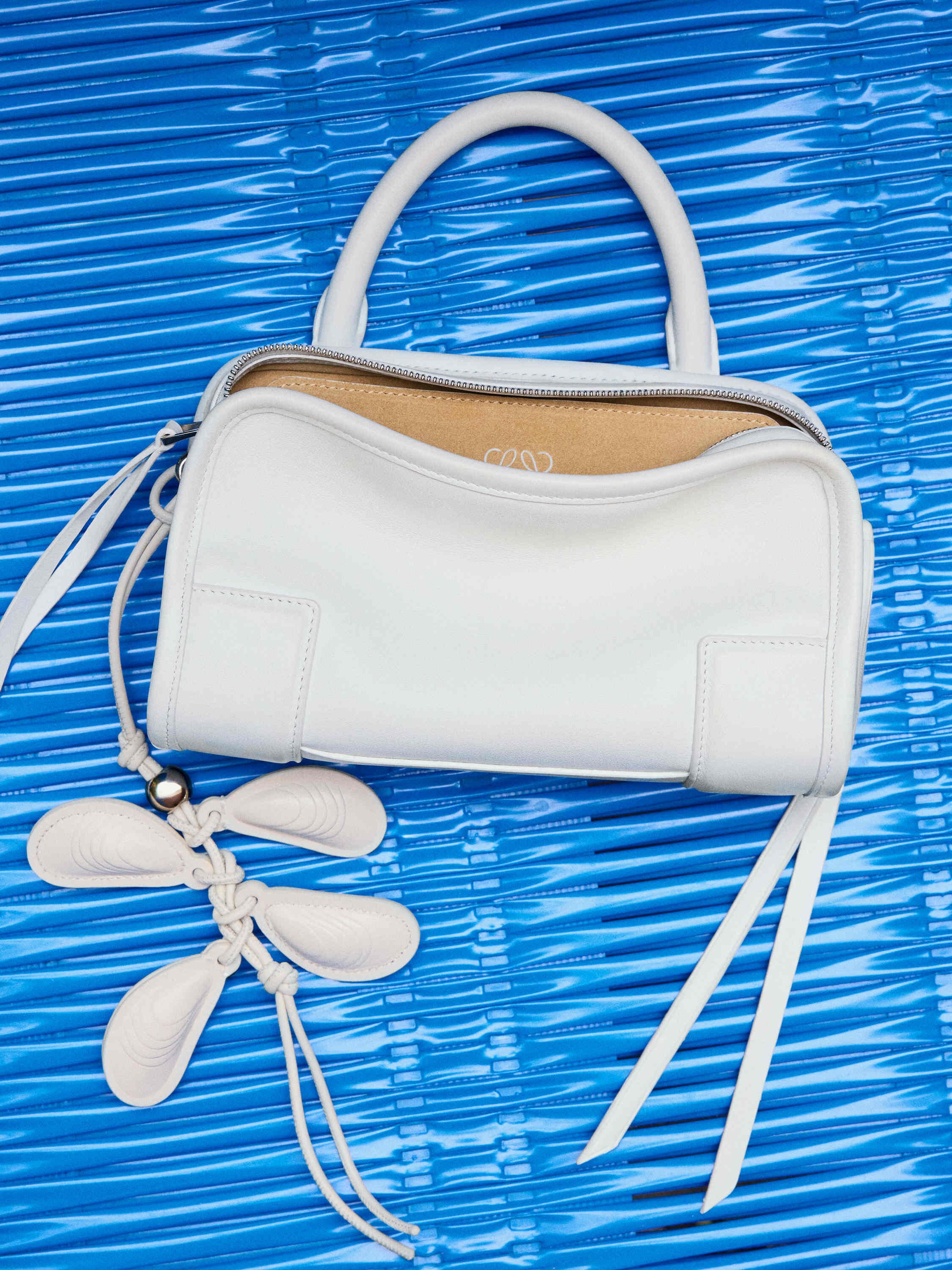 LOEWE - - LOEWE Japan official website