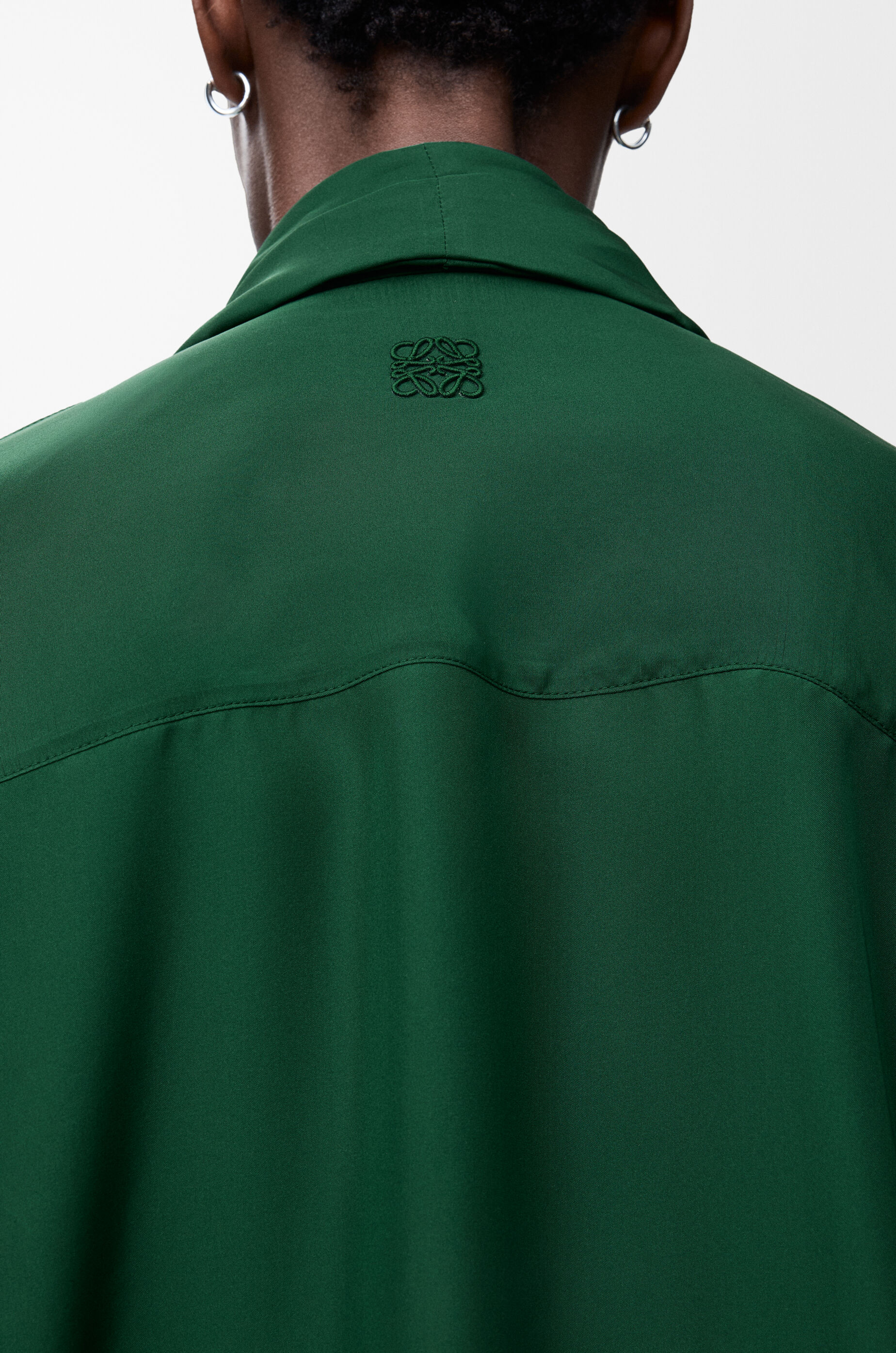 ドレープ シャツ（シルク） グリーン - LOEWE Japan official website