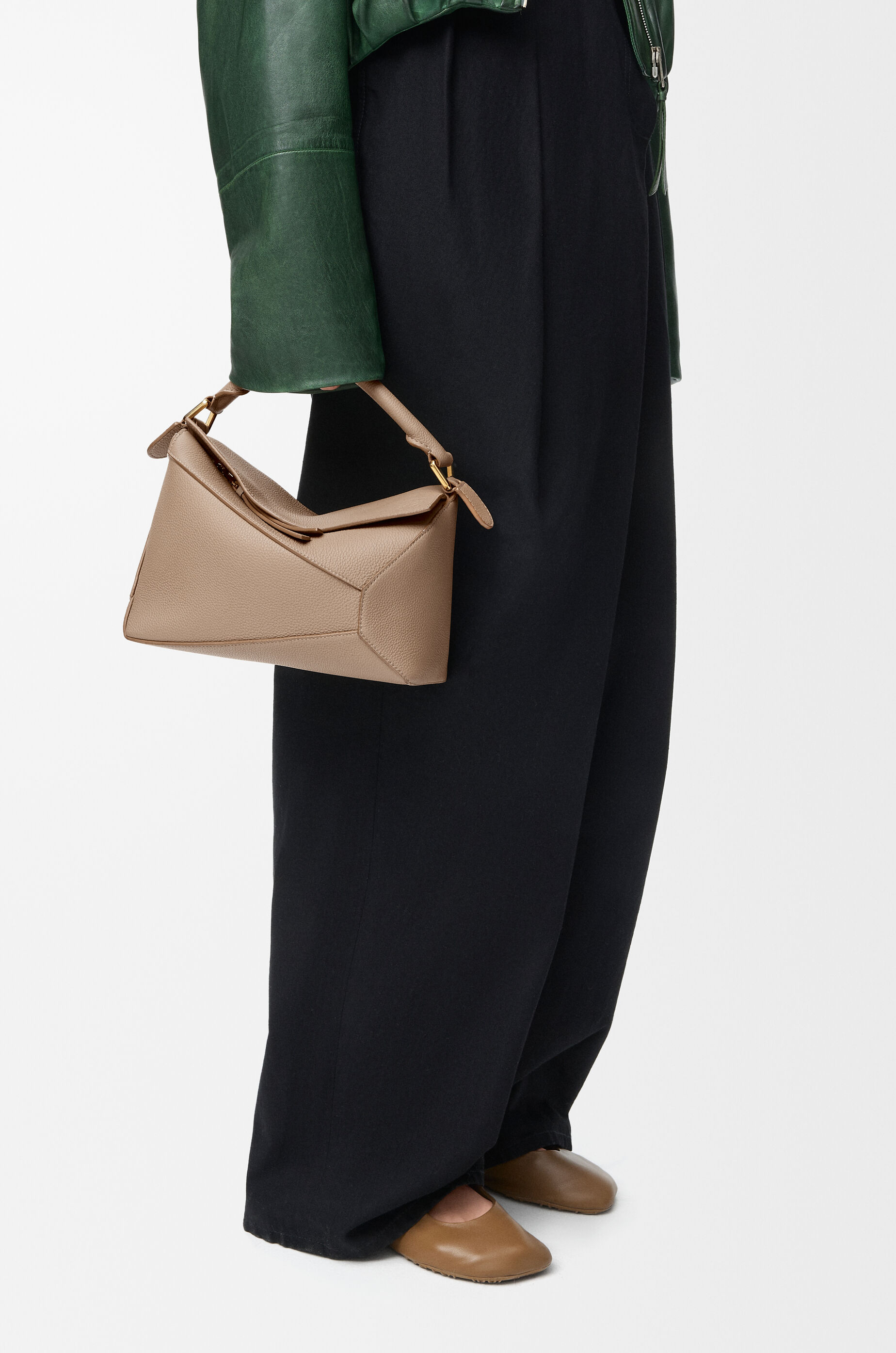 パズルバッグ スモール（ソフトグレインカーフ） ベージュ - LOEWE