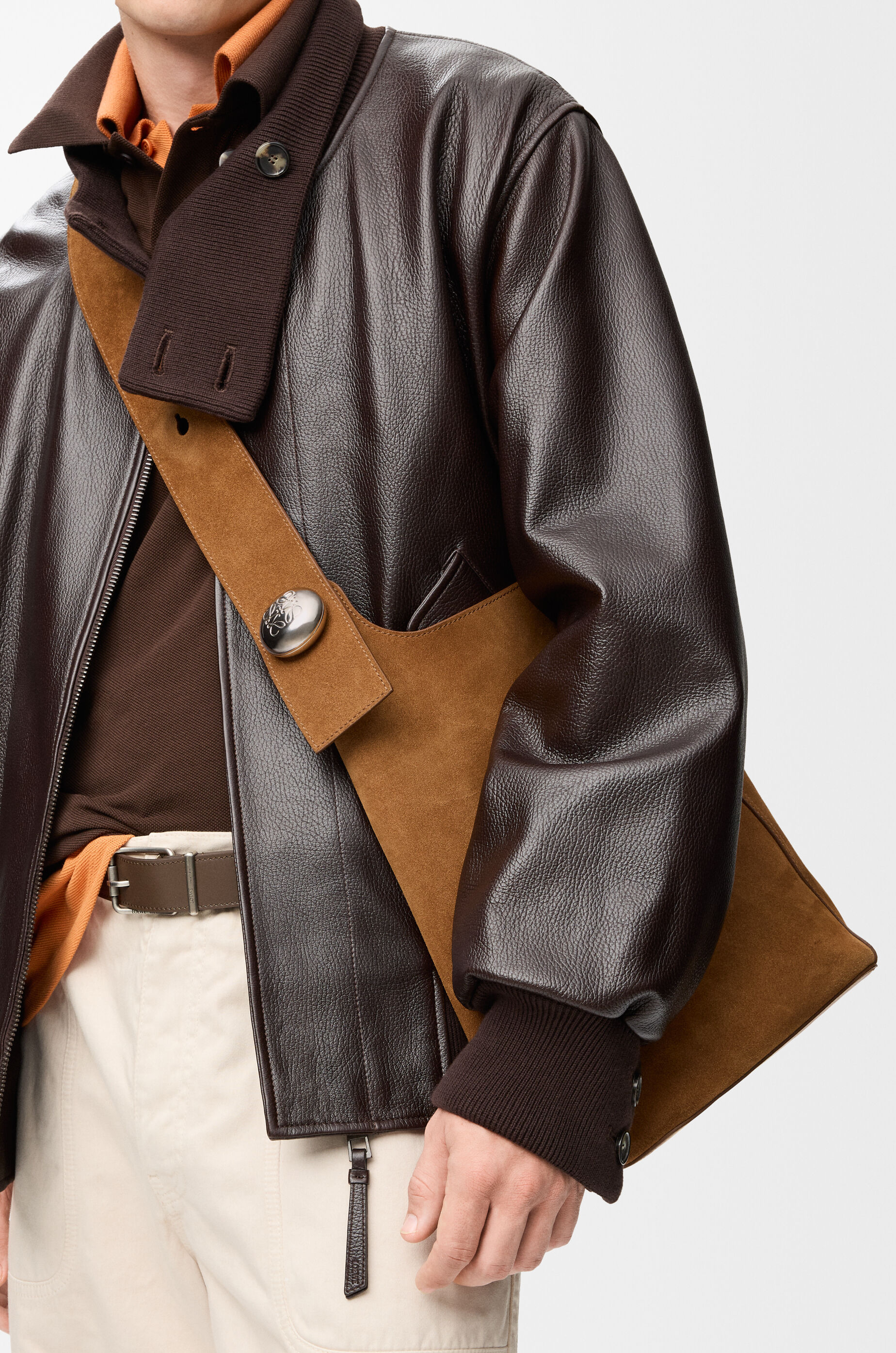 ペブル バケットバッグ ラージ（スエードカーフ） ブラウン - LOEWE