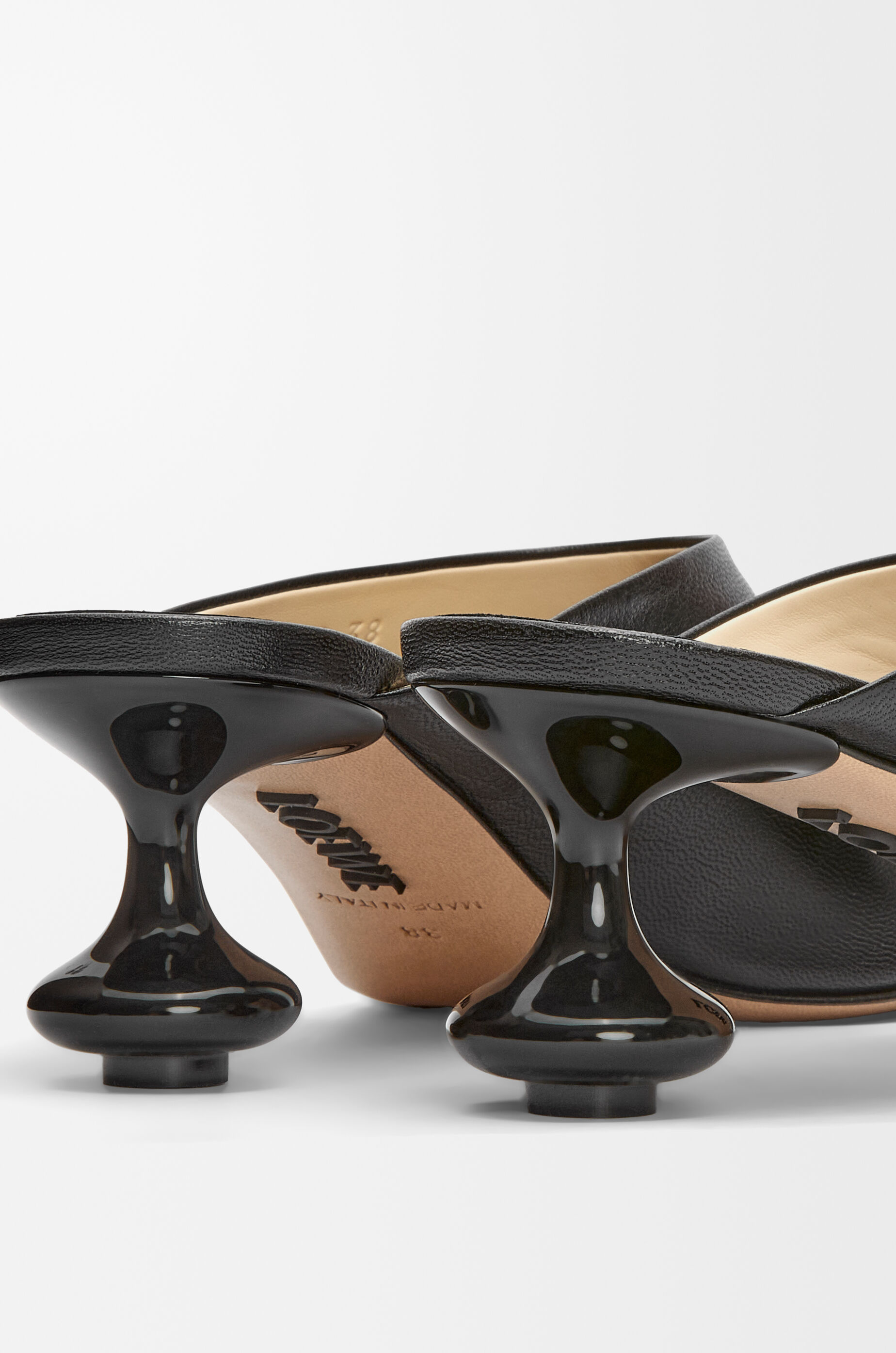 トイ ミュール（ゴート） ブラック - LOEWE Japan official website