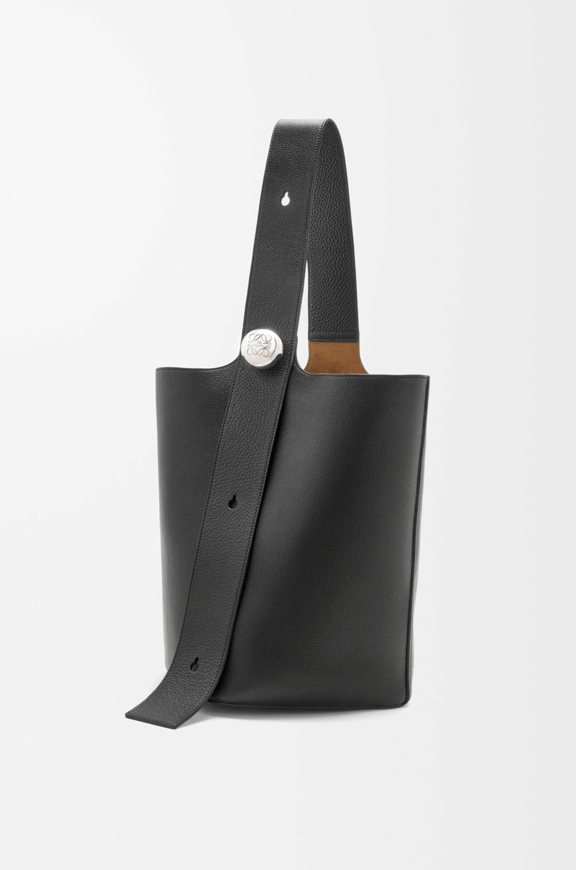 ぺブル バケットバッグ ラージ（サプルグレインカーフ） ブラック