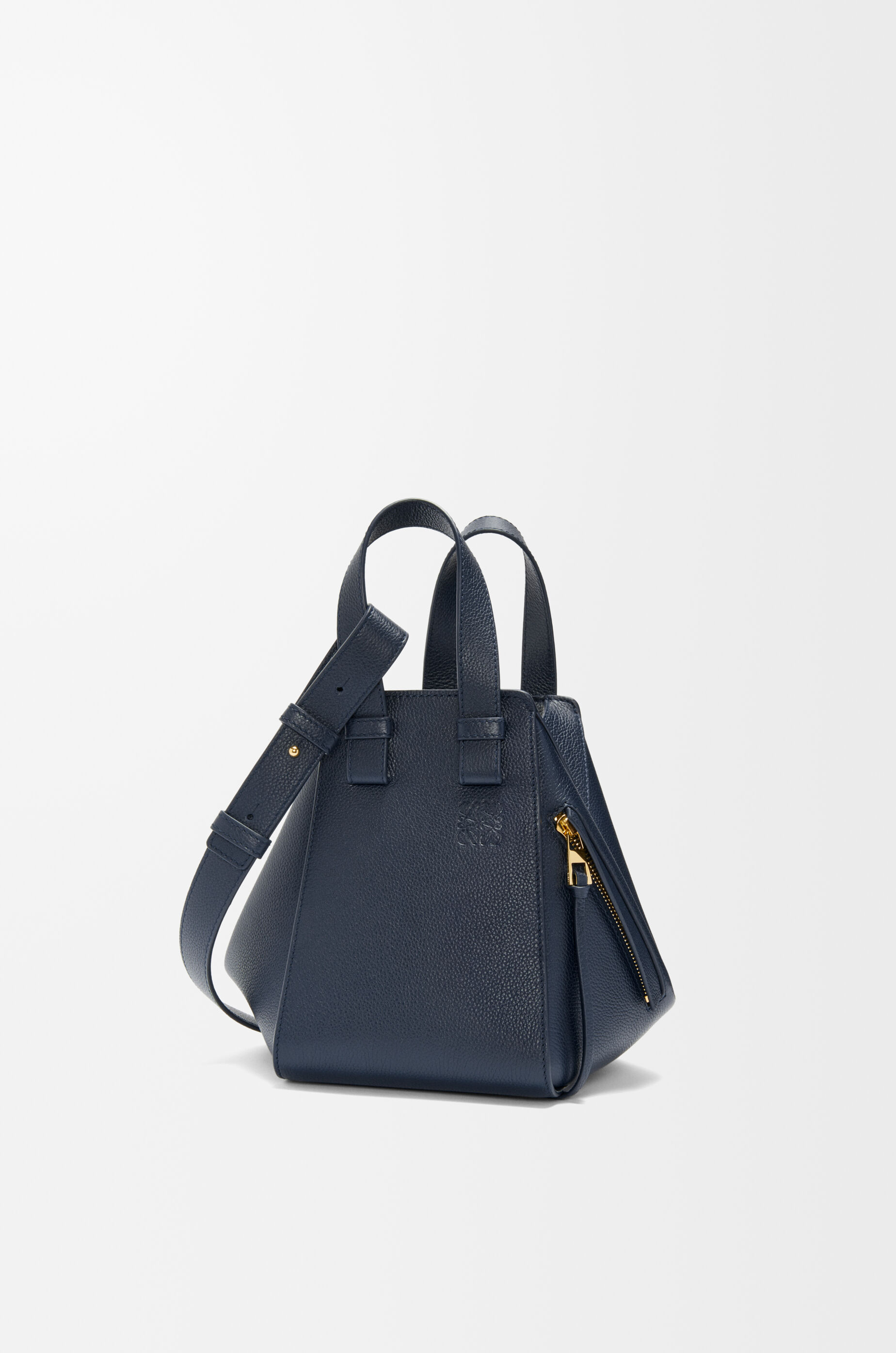 ハンモックバッグ コンパクト（ソフトグレインカーフ） ブルー - LOEWE