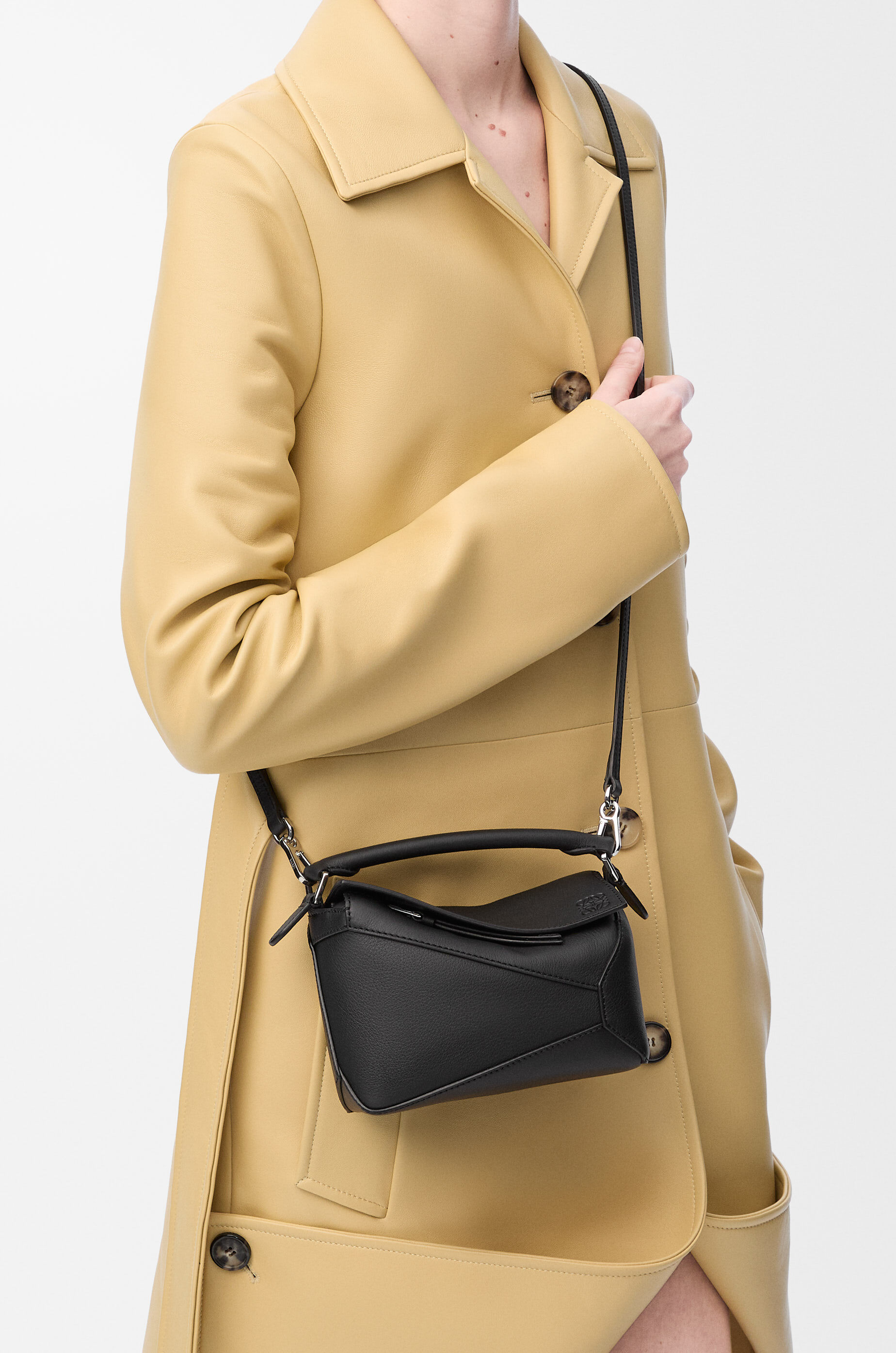 パズルエッジ バッグ ミニ（クラシックカーフ） ブラック - LOEWE