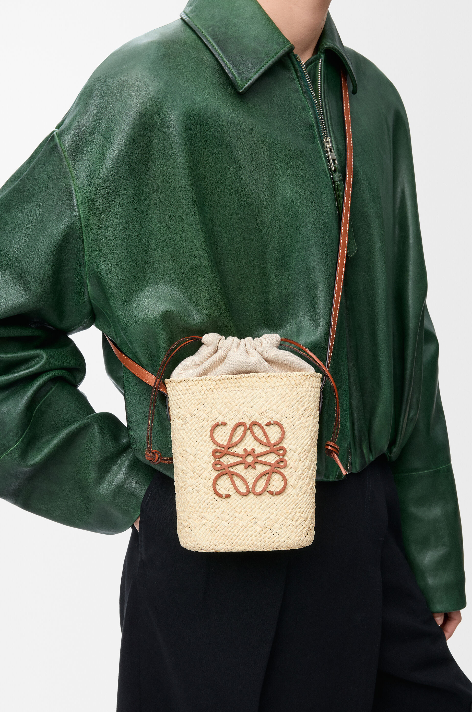 Square pocket in iraca palm and calfskin Beige - LOEWE USA