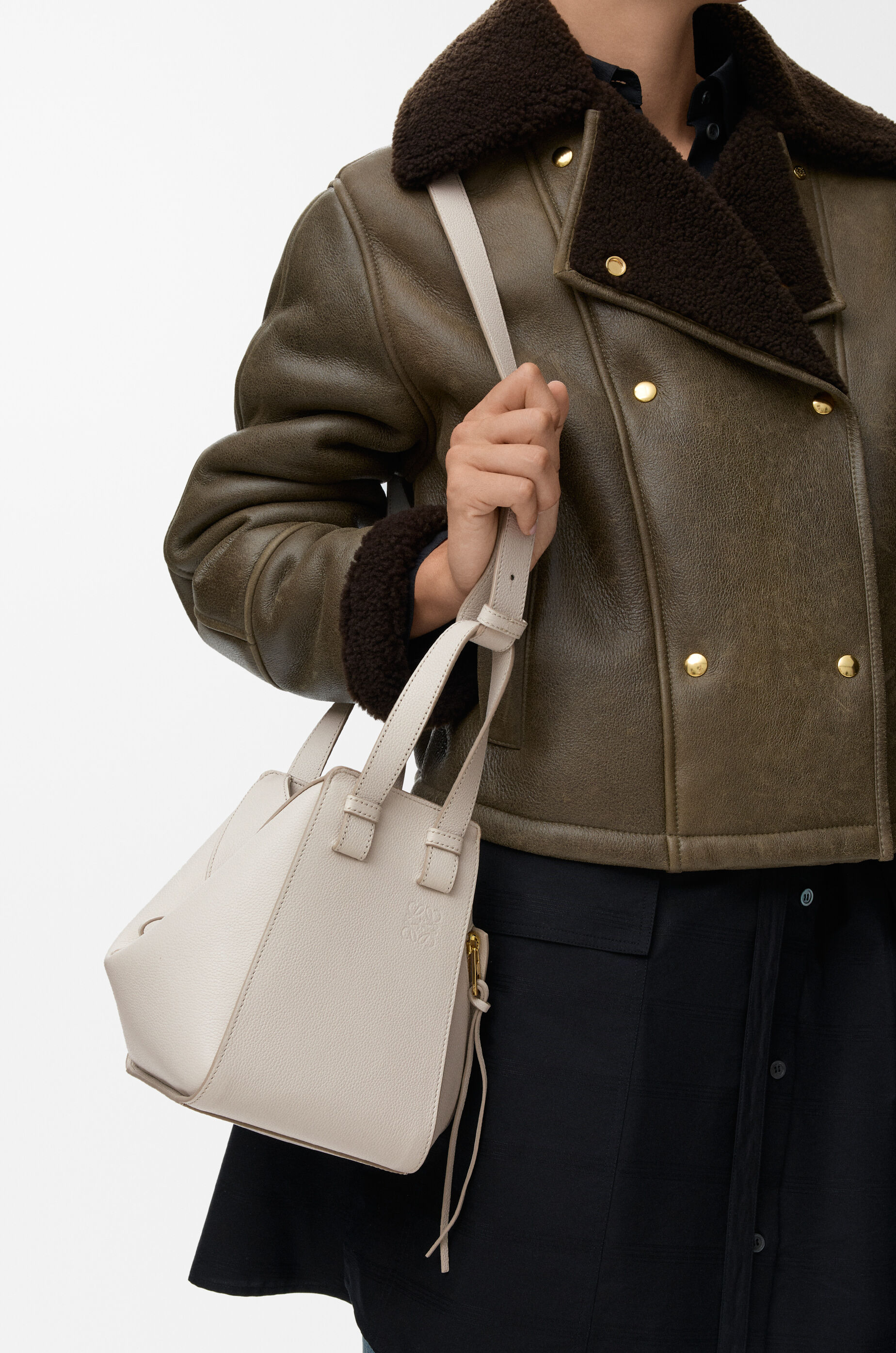 ハンモックバッグ コンパクト（ソフトグレインカーフ） グレー - LOEWE