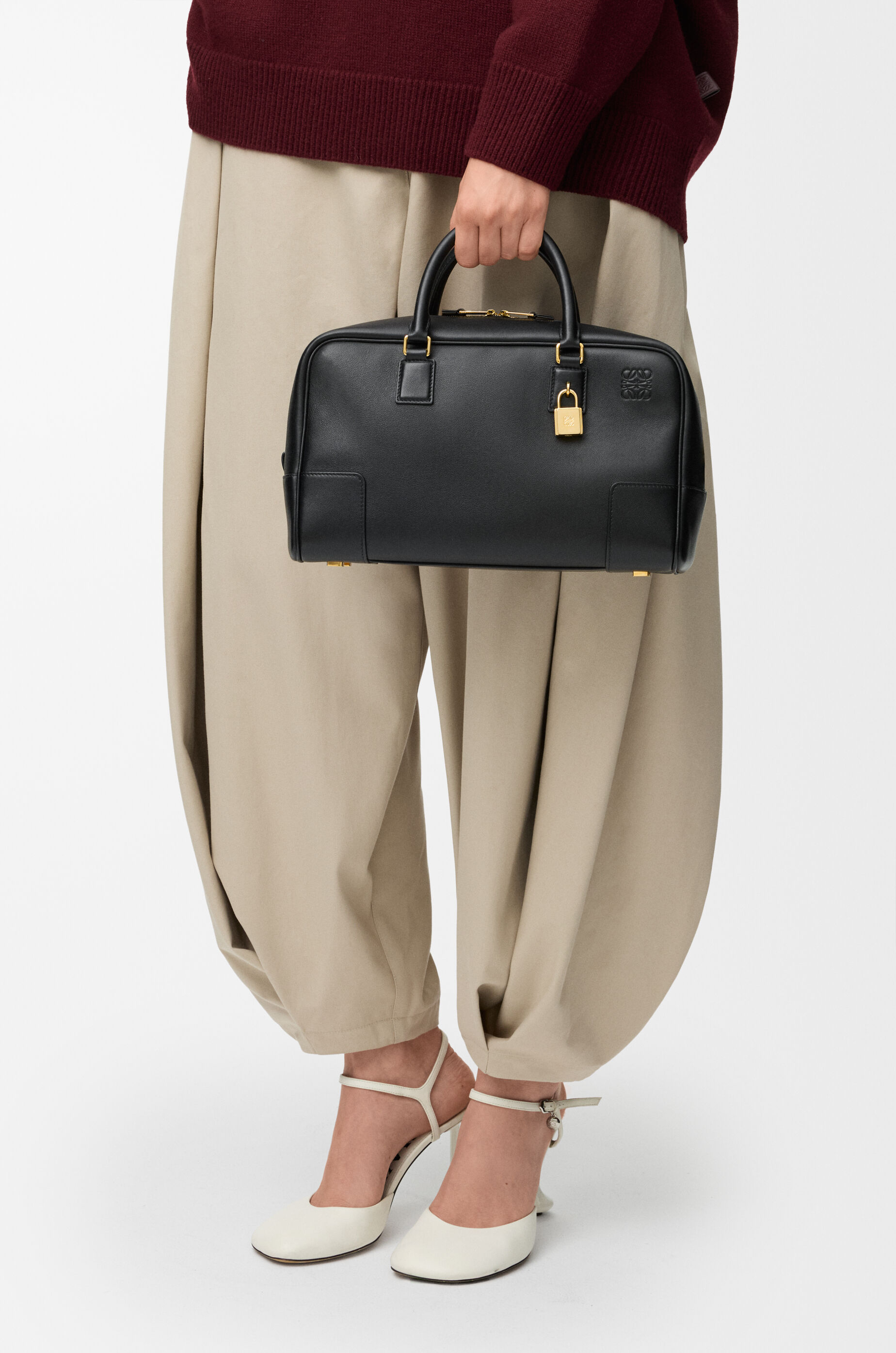 アマソナ28 バッグ（ナパカーフ） ブラック - LOEWE Japan official