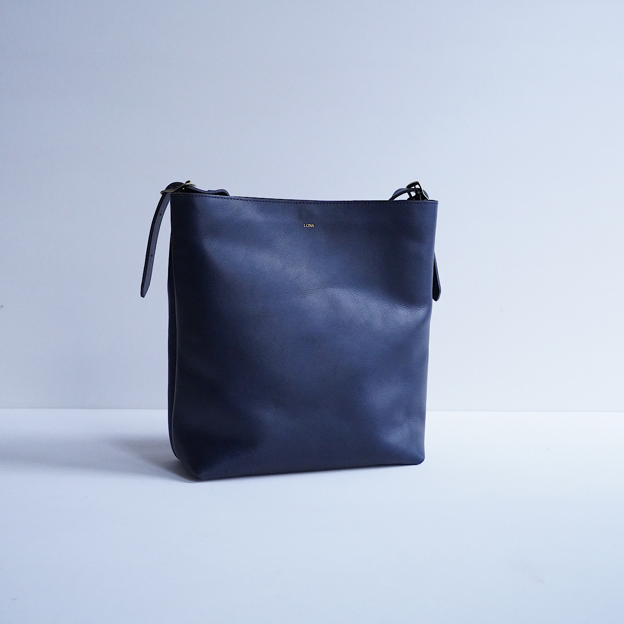 革鞄・レディースハンドバックのLONA(ロナ)公式通販サイト