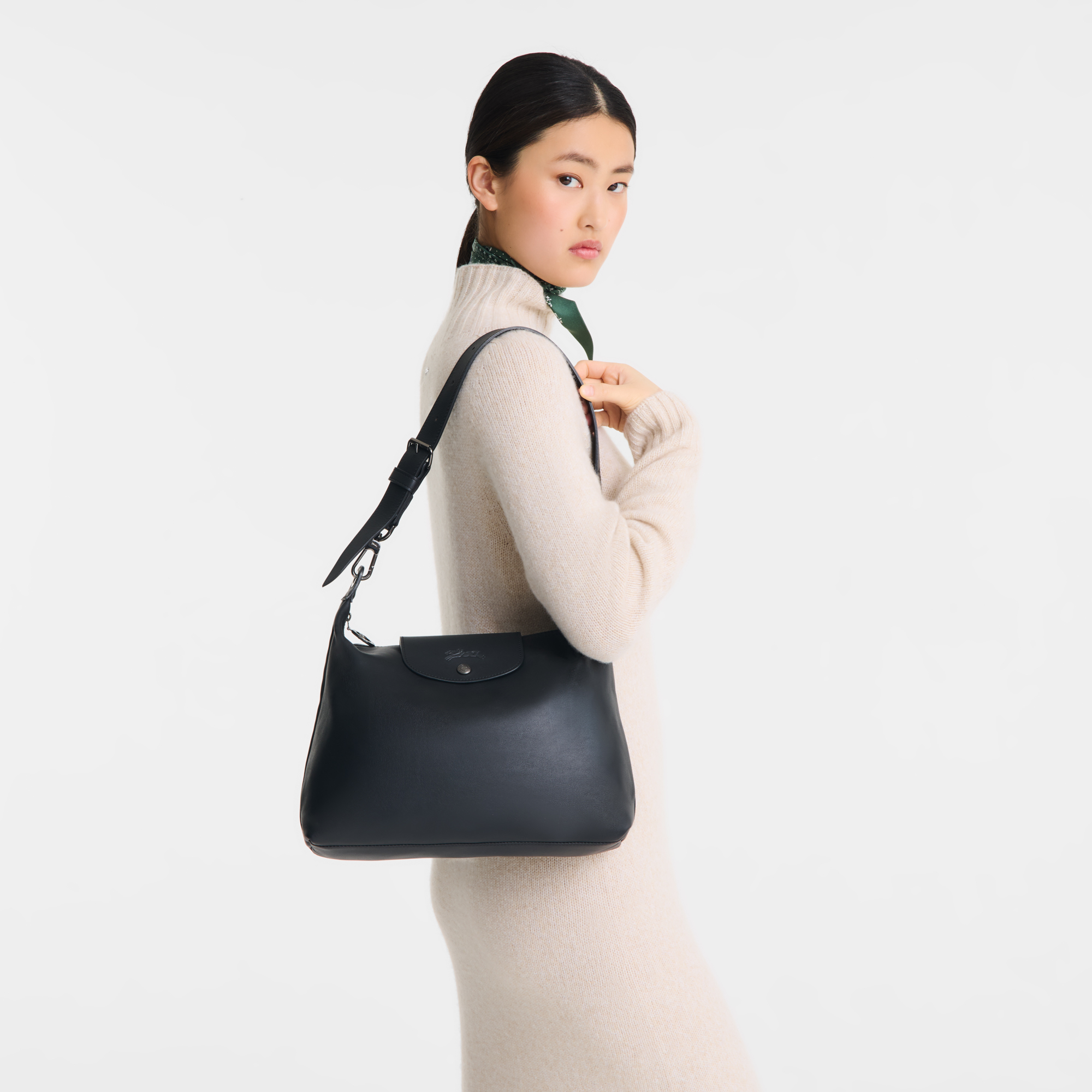 Le Pliage Xtra M Hobo bag Black - Leather | Longchamp US