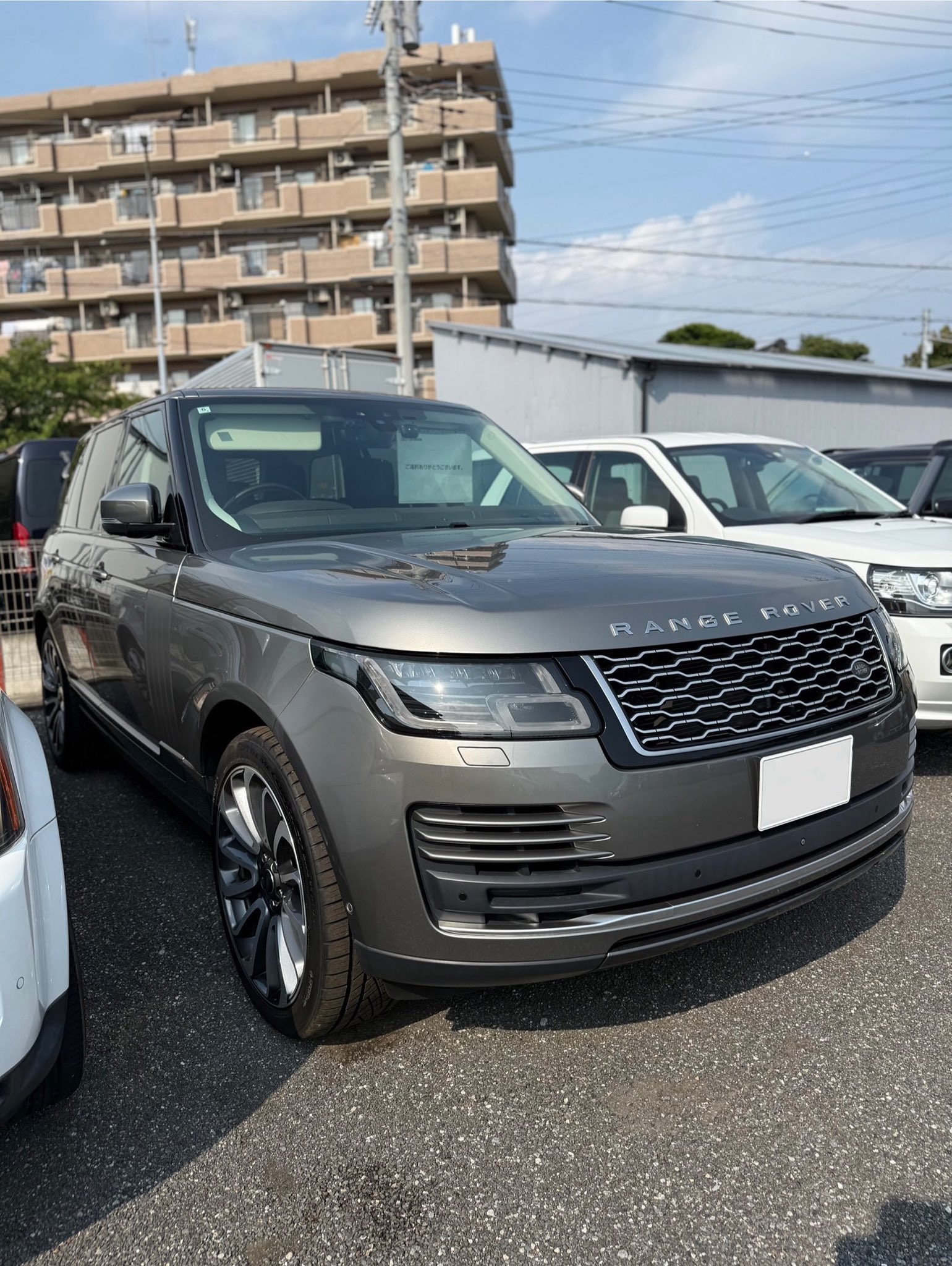 先日ご契約をいただきましたL405後期モデルのレンジローバー