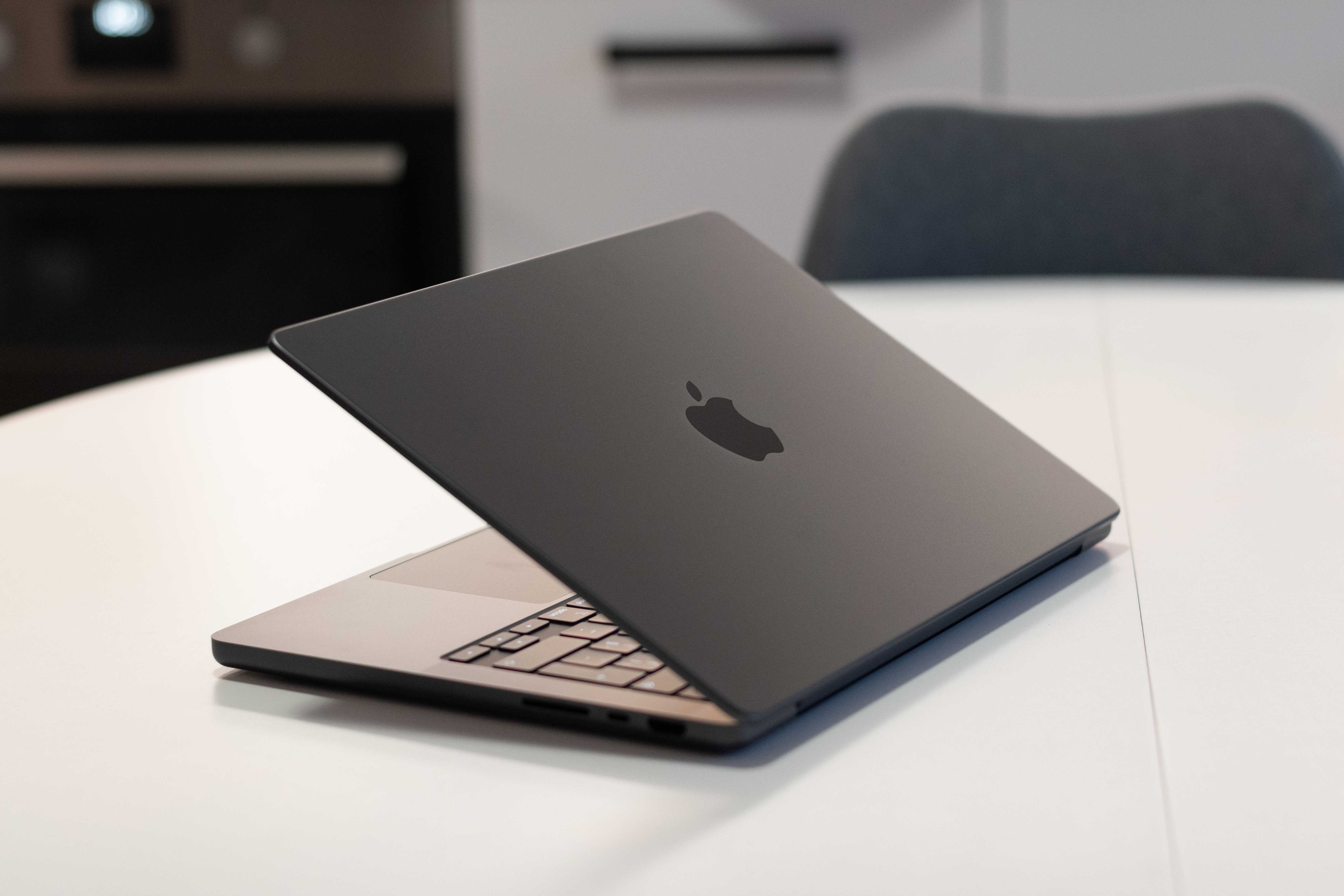 レビュー MacBook Pro M3 Max: 私の机の上に今まで置いた中で最も高価