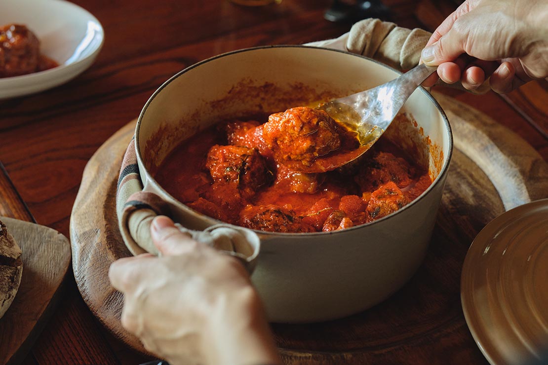 Monochrome -白と黒で作る、心地よいキッチン-｜ル・クルーゼ（Le