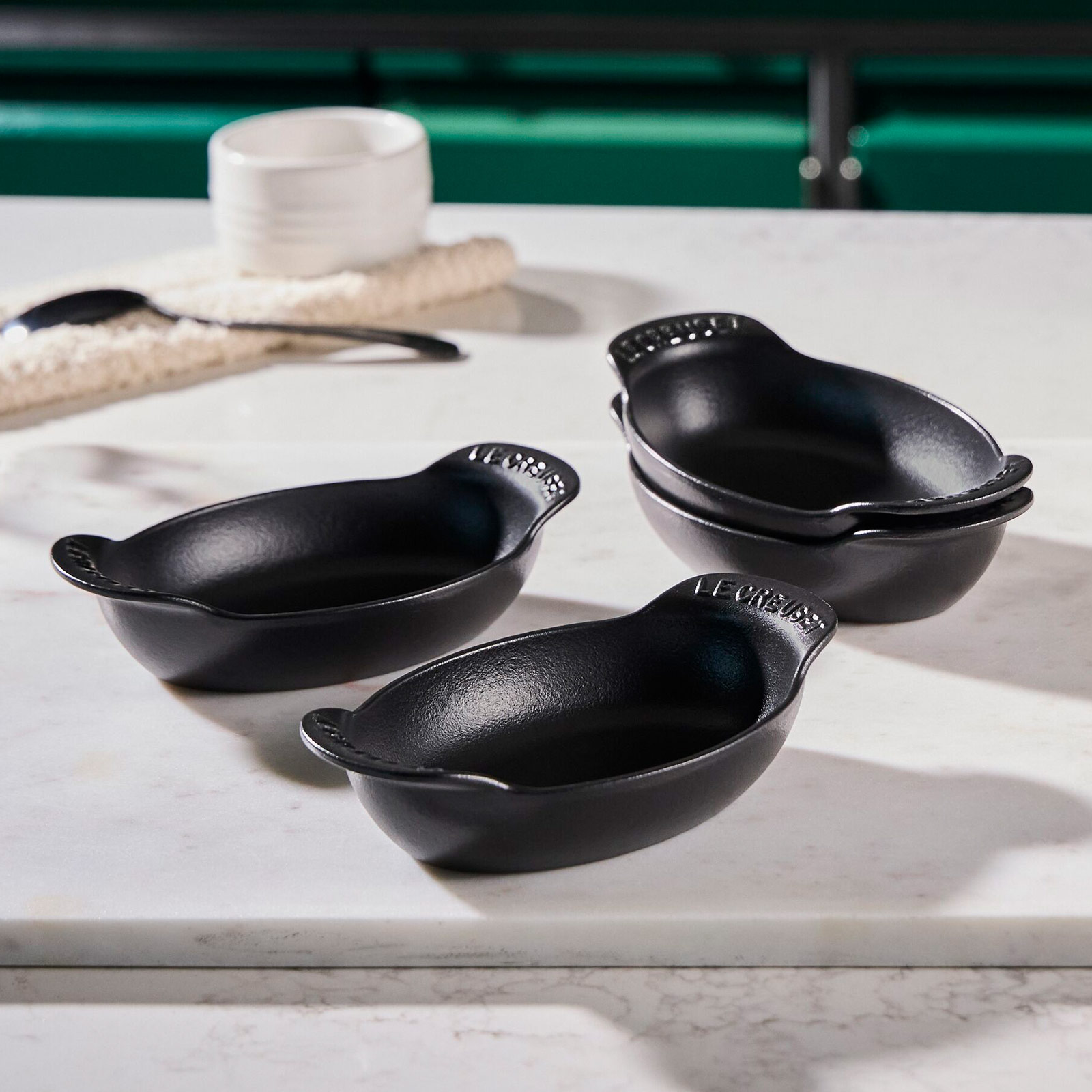 新品未使用】ルクルーゼ シグニチャー オーバル・プレート 20cm 黒