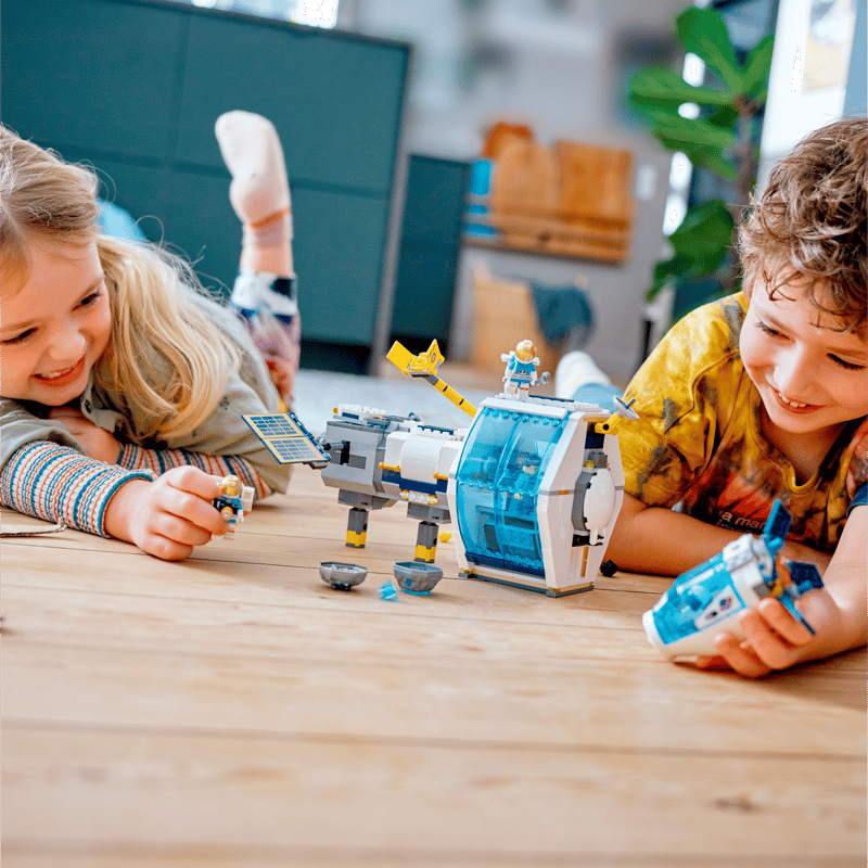 Lunar Space Station 60349 | City | Buy online at the Official LEGO
