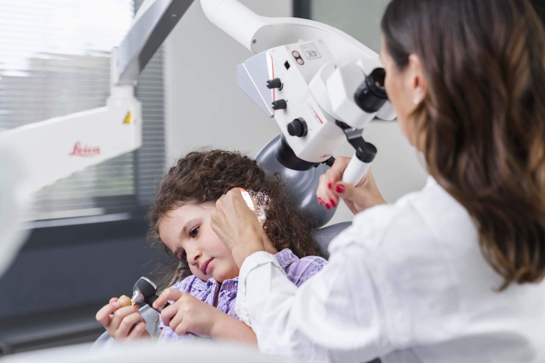 M320 O 耳鼻咽喉科向け 4K カメラ付き手術用顕微鏡 | 製品紹介 | Leica