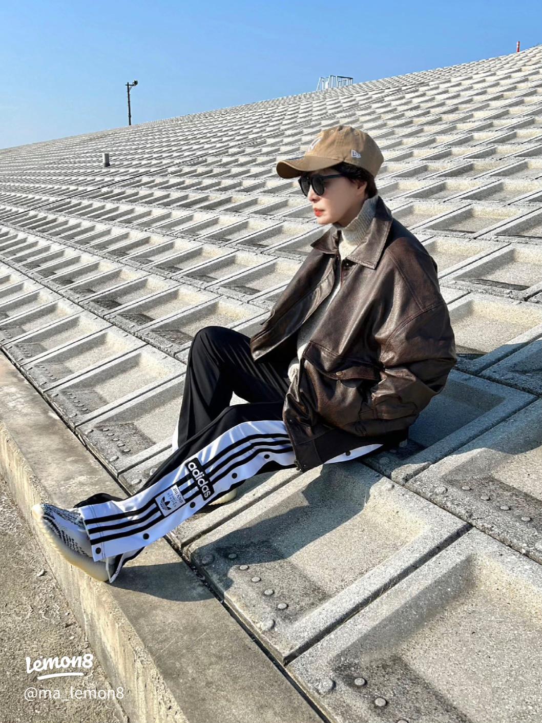 スポーツミックスコーデで魅せるユニークスタイル